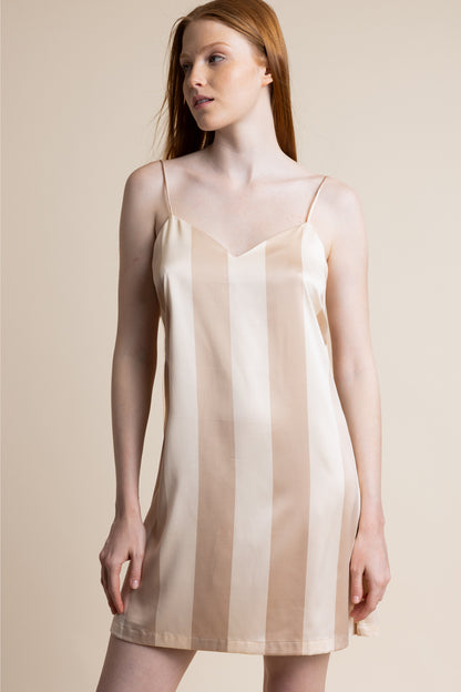 Camicia da notte con bretelle sottili scollo a V a righe avorio e beige Admas